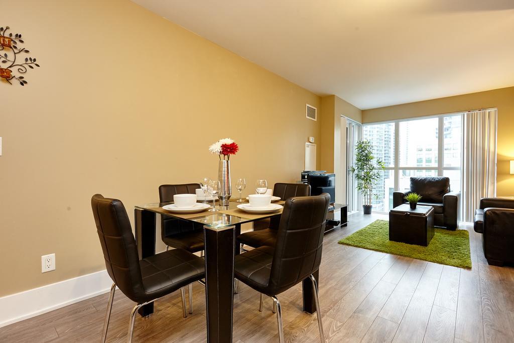 Atlas Suites - Cn Tower & Convention Centre โตรอนโต ภายนอก รูปภาพ
