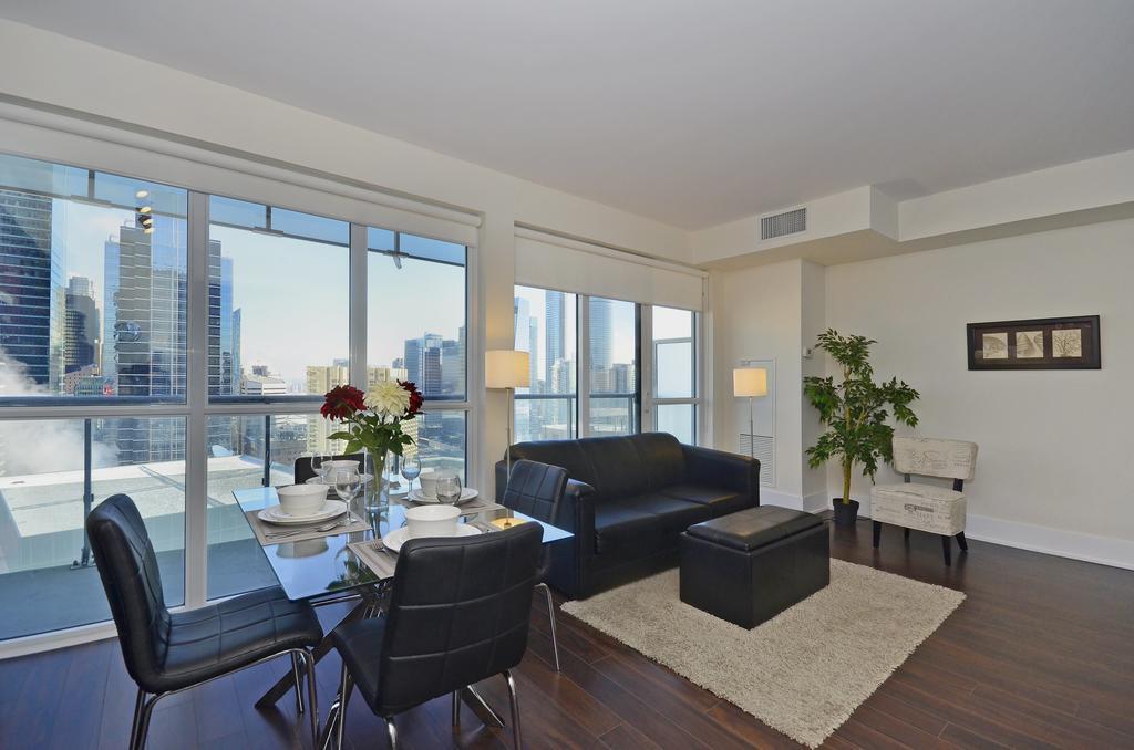 Atlas Suites - Cn Tower & Convention Centre โตรอนโต ห้อง รูปภาพ