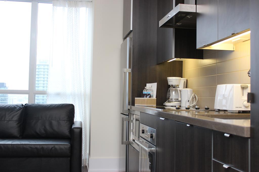 Atlas Suites - Cn Tower & Convention Centre โตรอนโต ภายนอก รูปภาพ